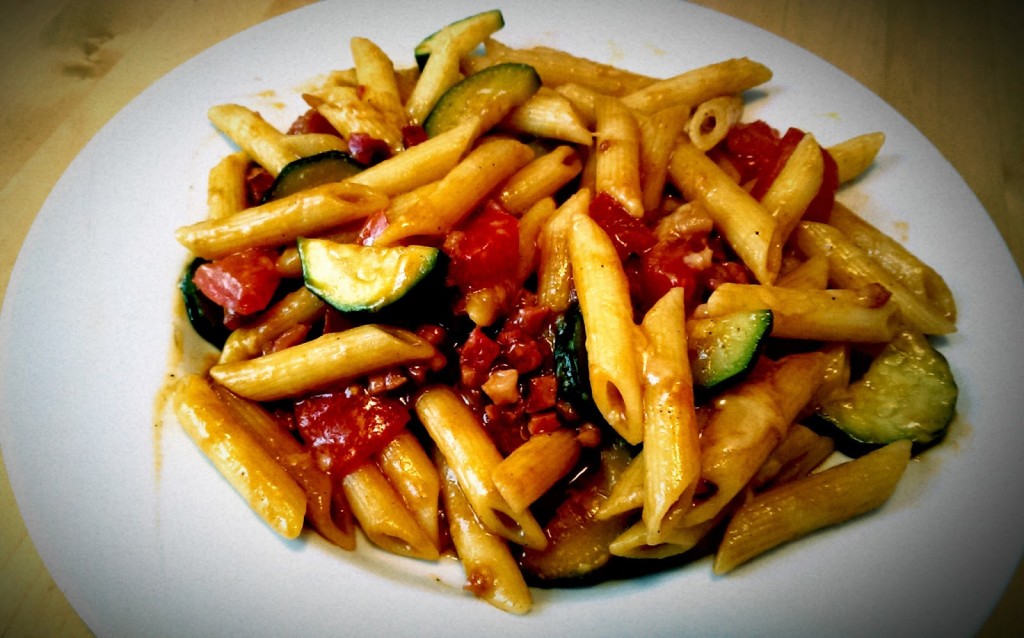 Penne Mit Zucchini Schinken Zwiebeln Und Tomaten Rezept Food Blaster