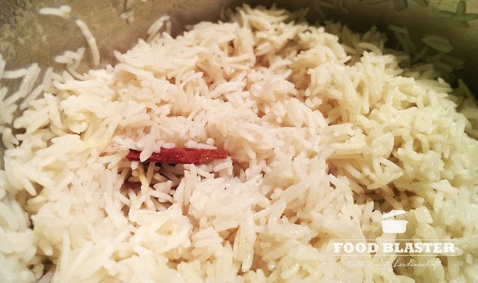 Reis kochen mit Zimt und Kardamom