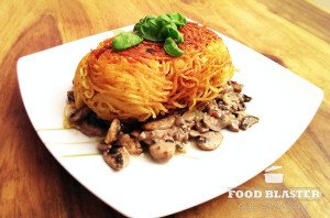 Spaghetti gefült mit Fisch auf Champignon-Rahm-Soße