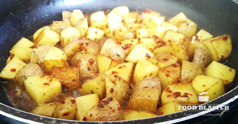 Pfannenkartoffeln abschmecken